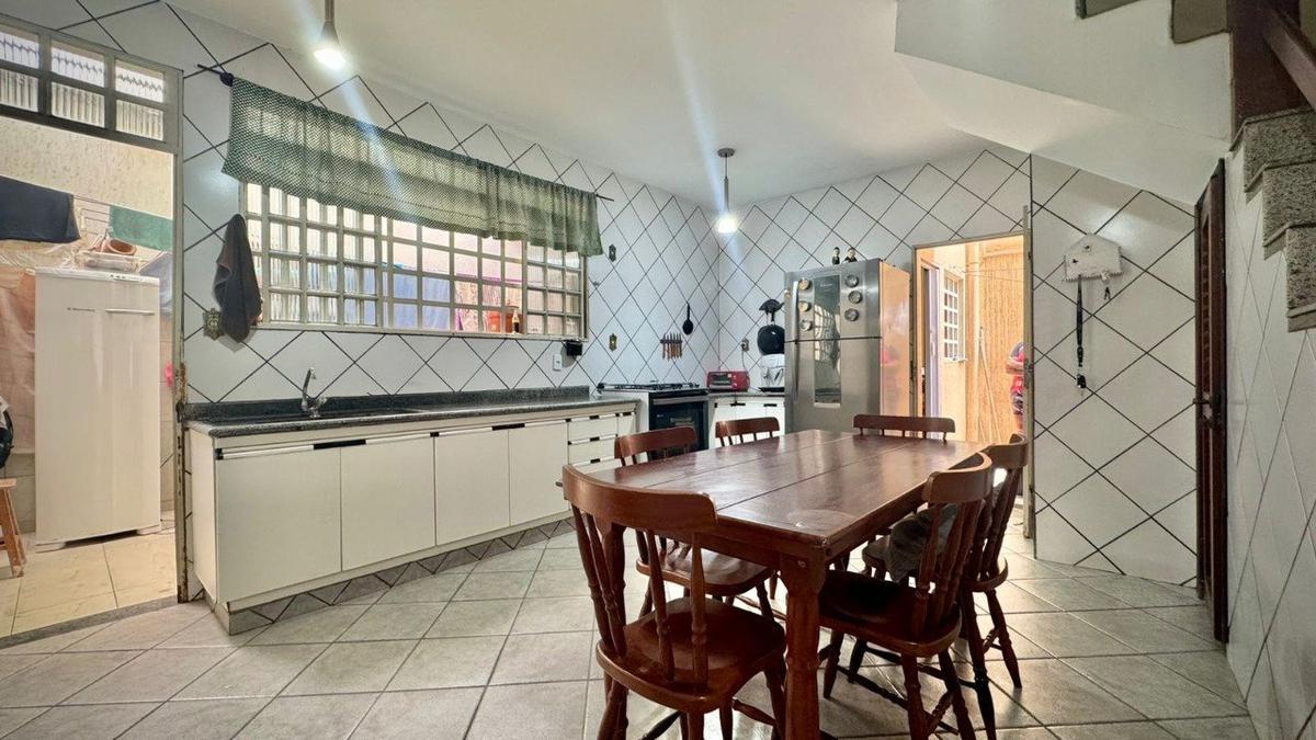 Casa, Guará II, 4 Quartos, 2 Vagas, 1 Suíte