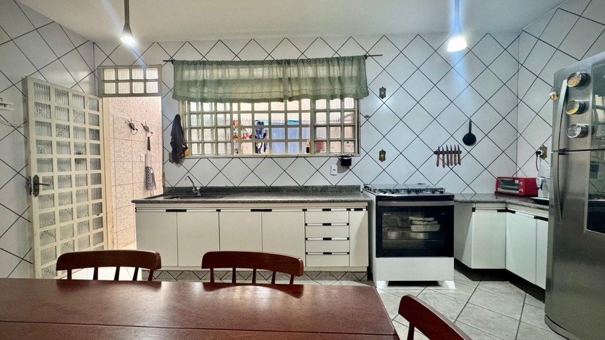 Casa, Guará II, 4 Quartos, 2 Vagas, 1 Suíte