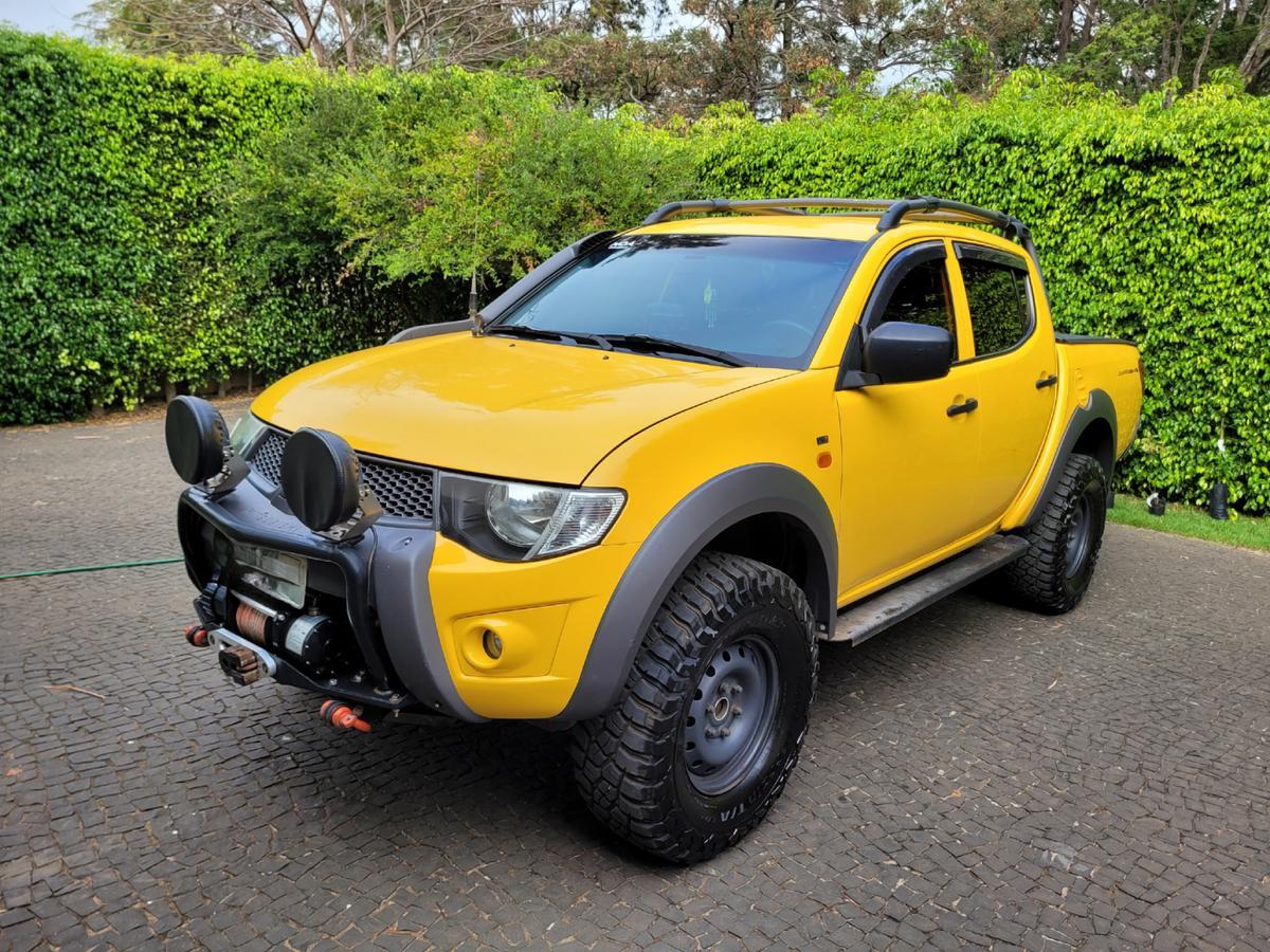 Mitsubishi L200 Triton Savana 3.2 CD Tbi Dies. Mec.