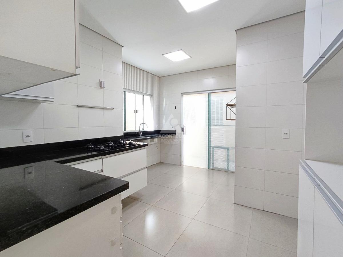 Casa, Guará II, 4 Quartos, 4 Vagas, 3 Suítes