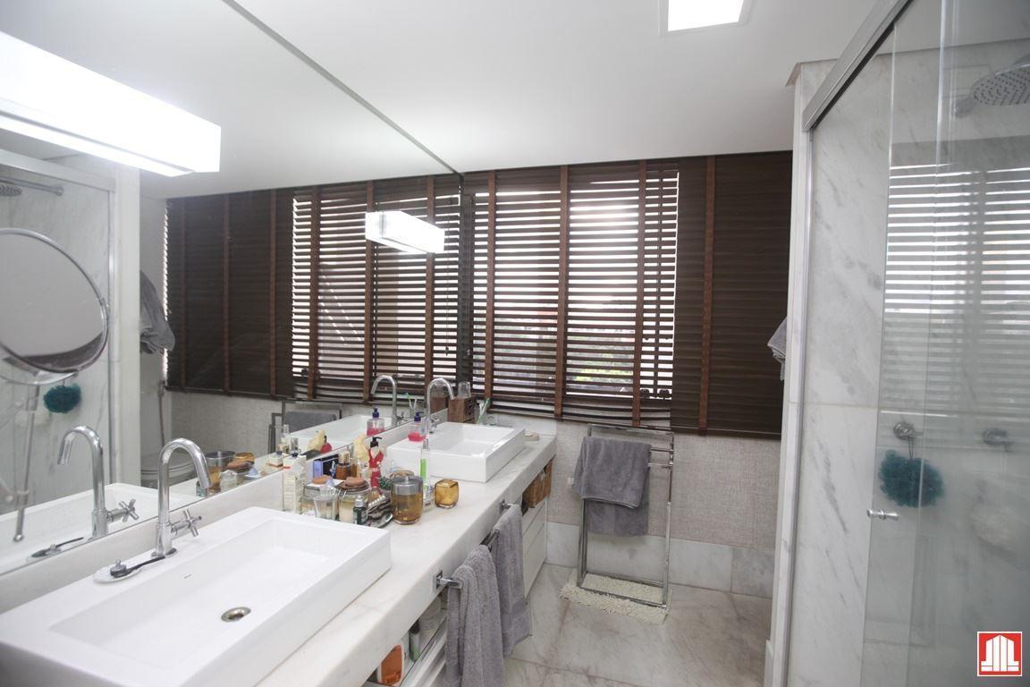 Cobertura, Asa Norte, 4 Quartos, 2 Vagas, 3 Suítes