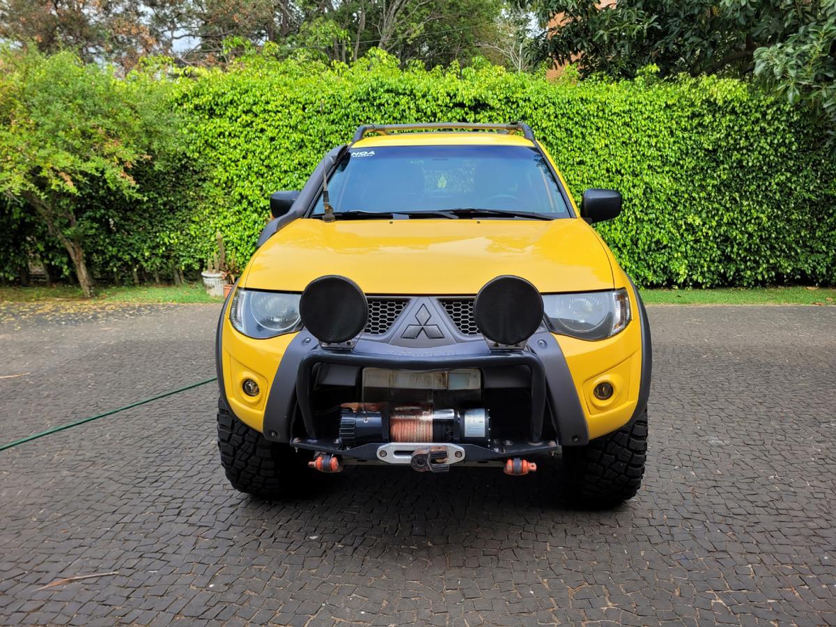 Mitsubishi L200 Triton Savana 3.2 CD Tbi Dies. Mec.