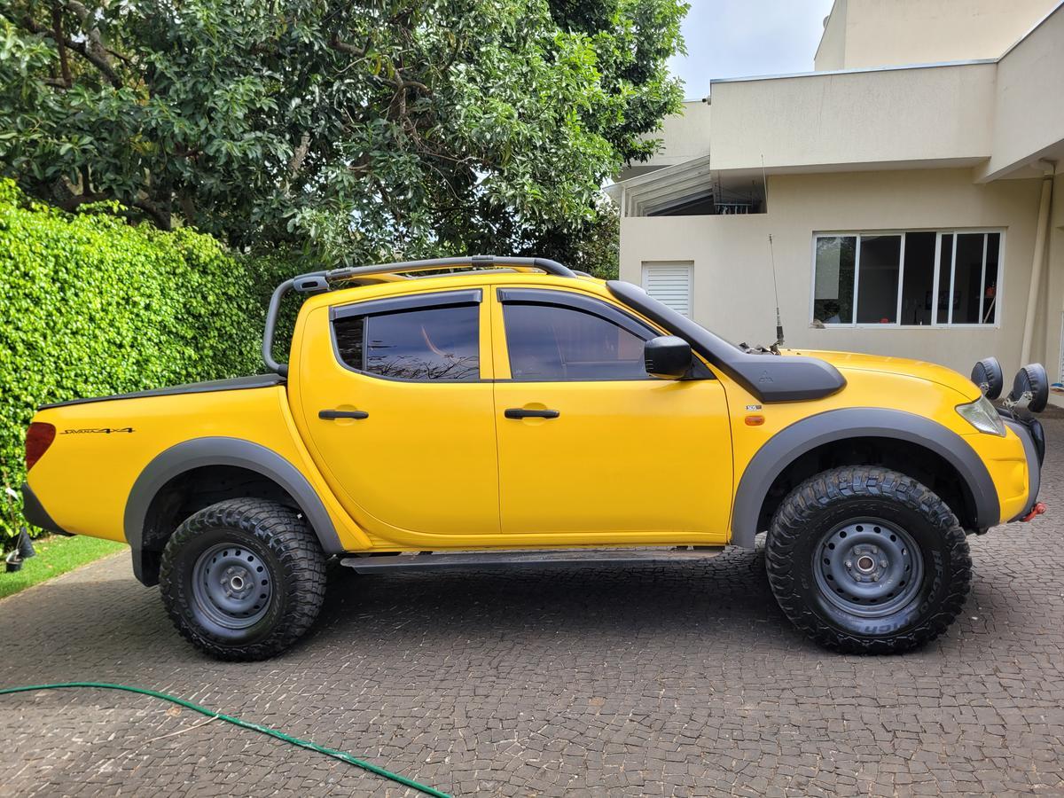 Mitsubishi L200 Triton Savana 3.2 CD Tbi Dies. Mec.