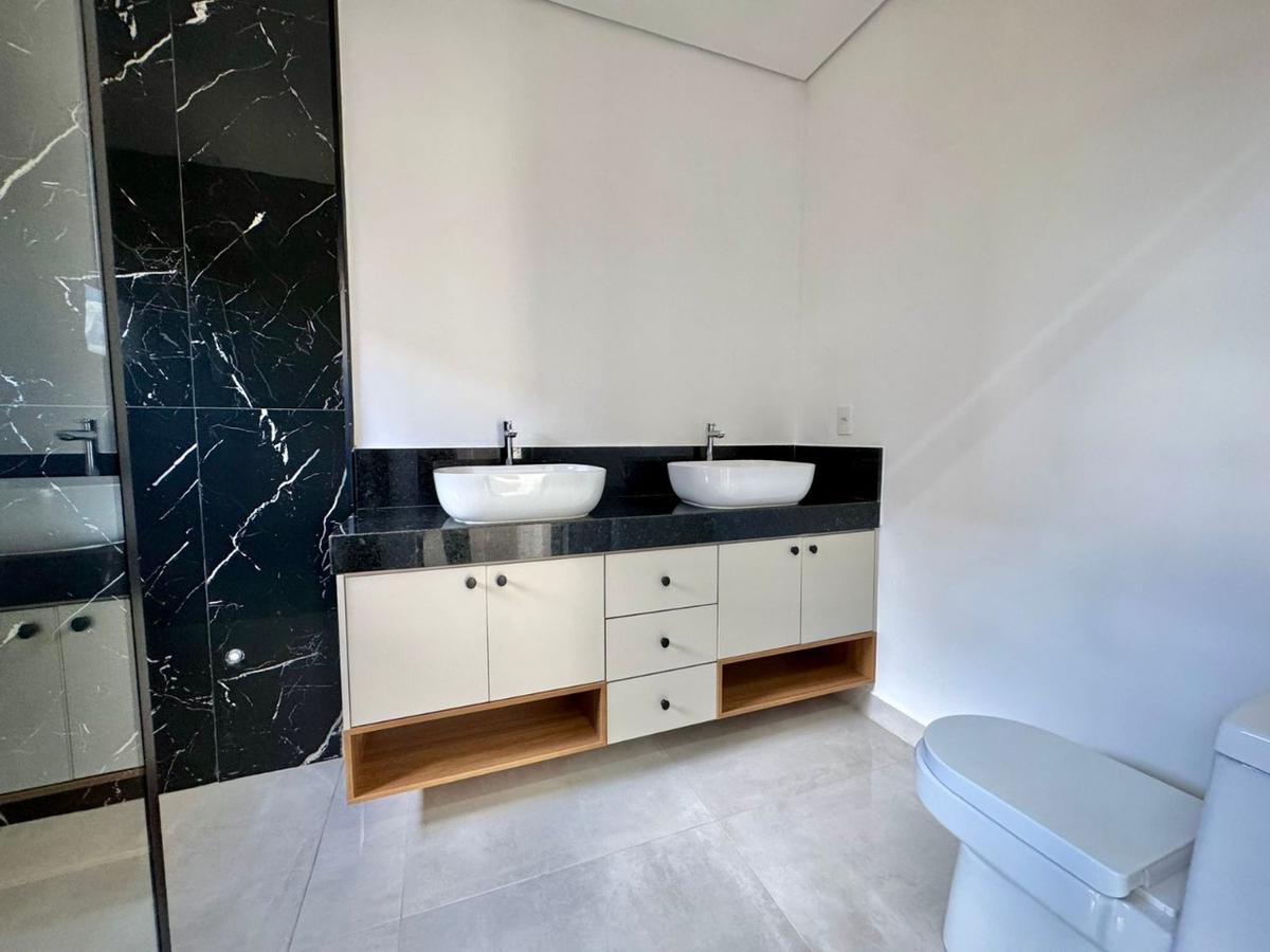 Casa, Guará II, 3 Quartos, 2 Vagas, 3 Suítes