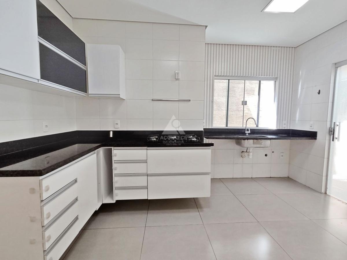 Casa, Guará II, 4 Quartos, 4 Vagas, 3 Suítes