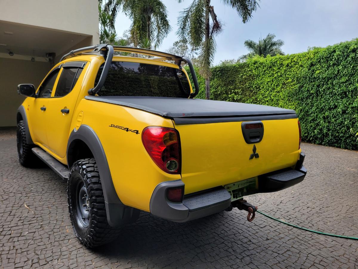 Mitsubishi L200 Triton Savana 3.2 CD Tbi Dies. Mec.