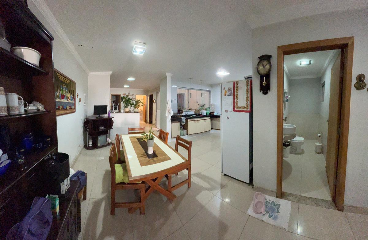 Casa, Núcleo Bandeirante, 4 Quartos, 2 Vagas, 1 Suíte