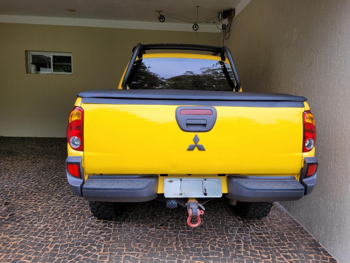 Mitsubishi L200 Triton Savana 3.2 CD Tbi Dies. Mec.