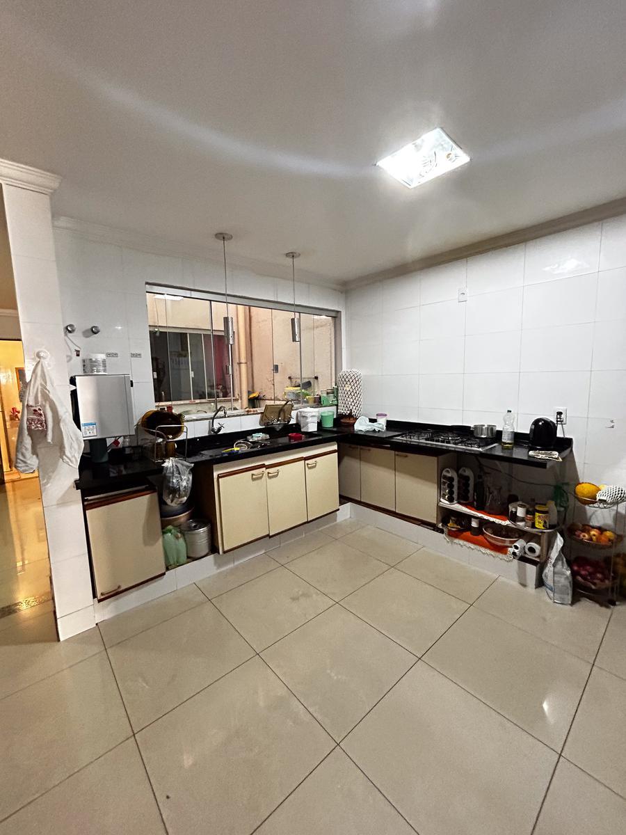 Casa, Núcleo Bandeirante, 4 Quartos, 2 Vagas, 1 Suíte