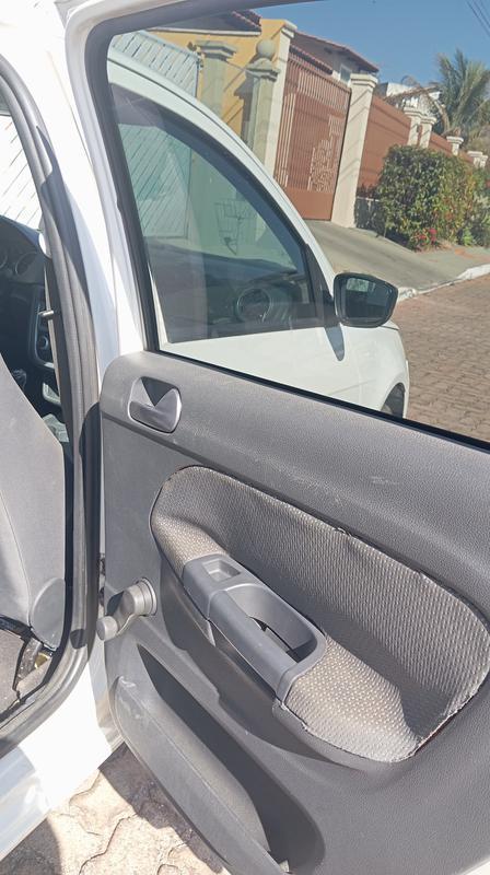 Volkswagen Gol (novo) 1.0 MI Total Flex 8v 4p