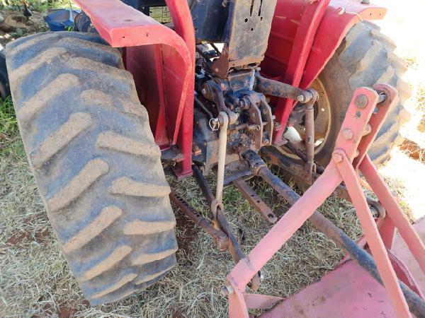 Trator Yanmar 1050d 4x4 Com Impleme