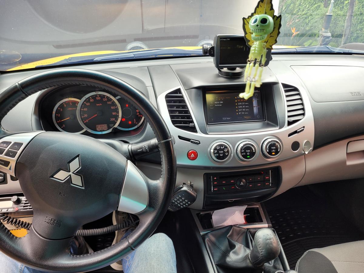 Mitsubishi L200 Triton Savana 3.2 CD Tbi Dies. Mec.