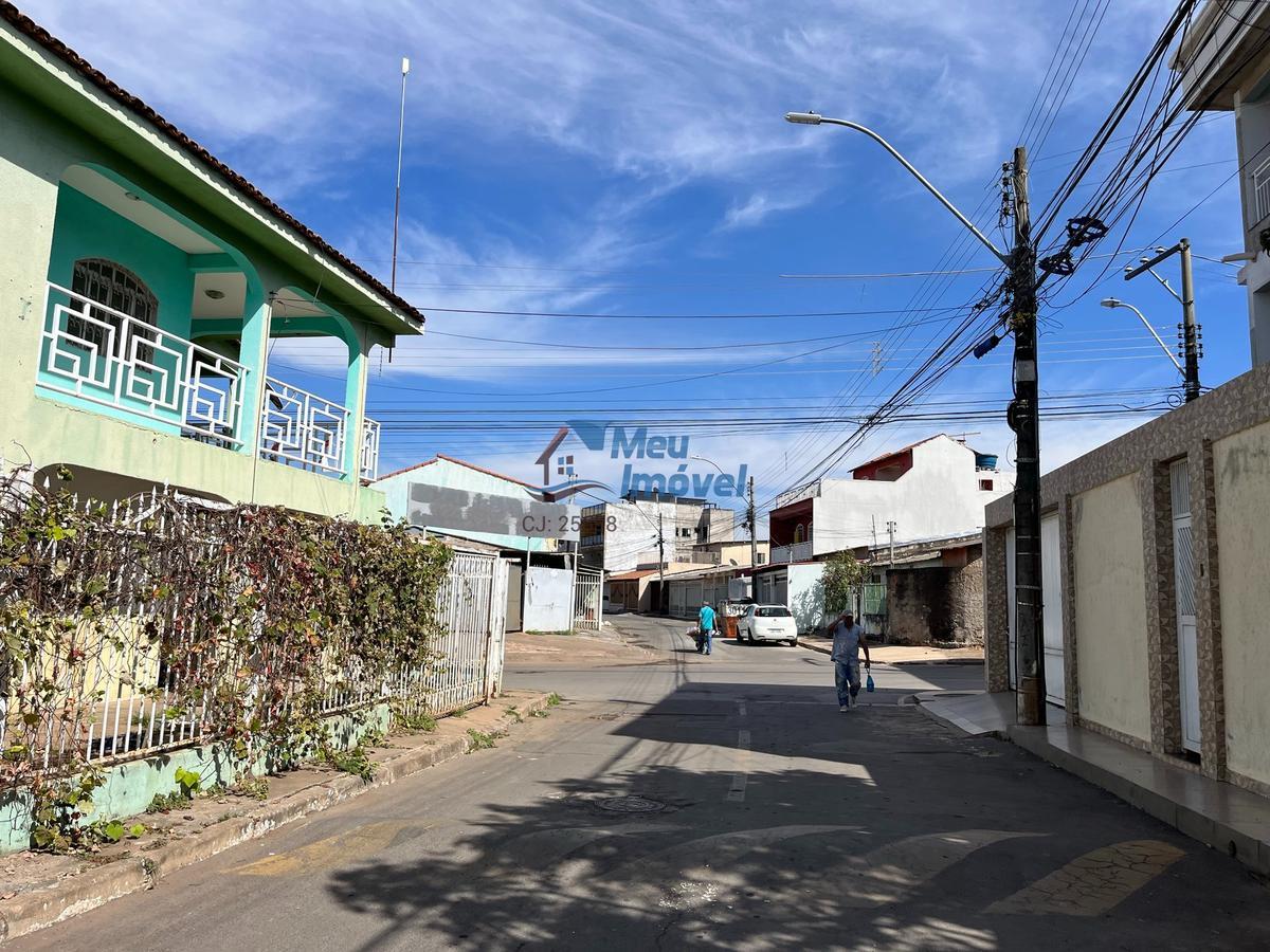 Casa, Candangolândia, 2 Quartos, 3 Vagas, 2 Suítes